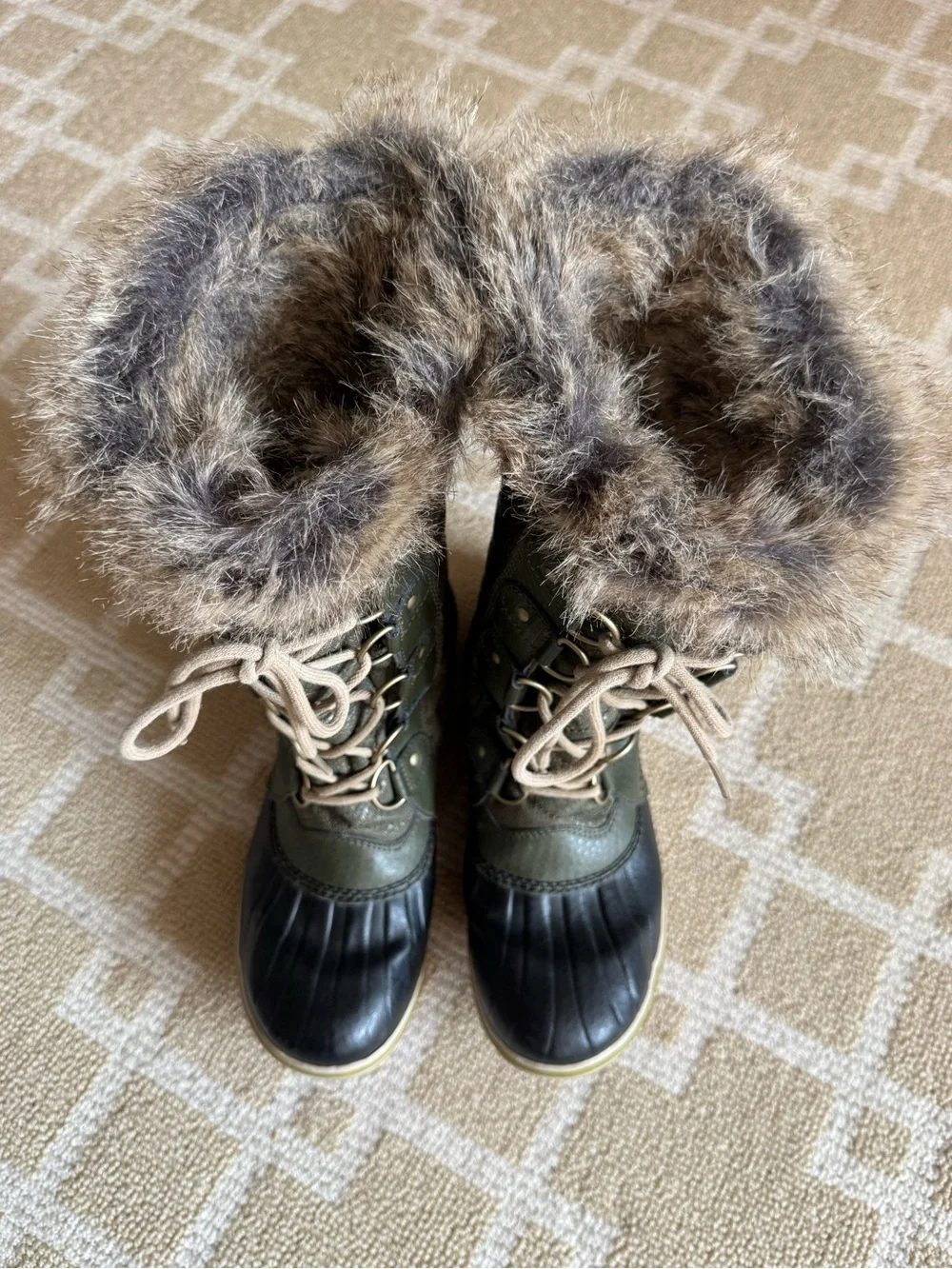 Sorel Tofino II Waterproof Faux Fur Snow Boots Olive Green Black Size 7.5
